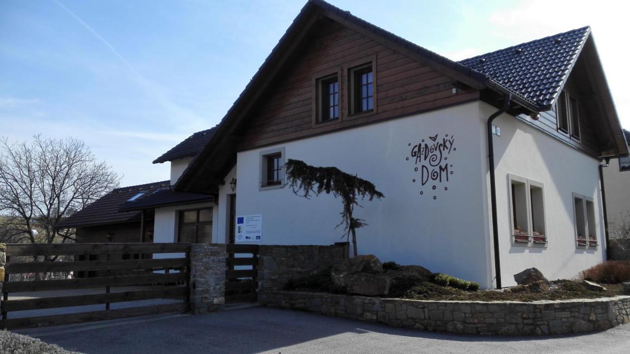 Penzión Uhliská a Depandance Gazdovský dom Nemšová Exterior foto
