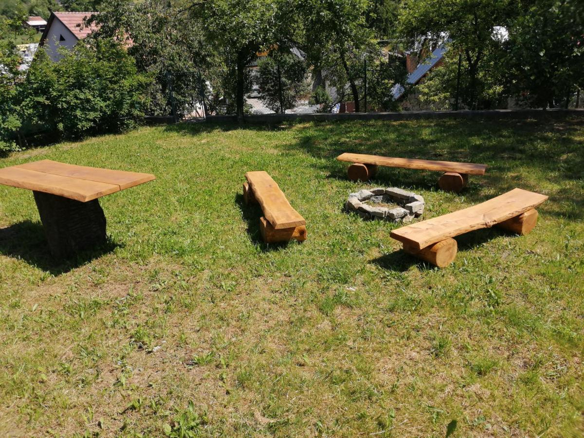 Penzión Uhliská a Depandance Gazdovský dom Nemšová Exterior foto